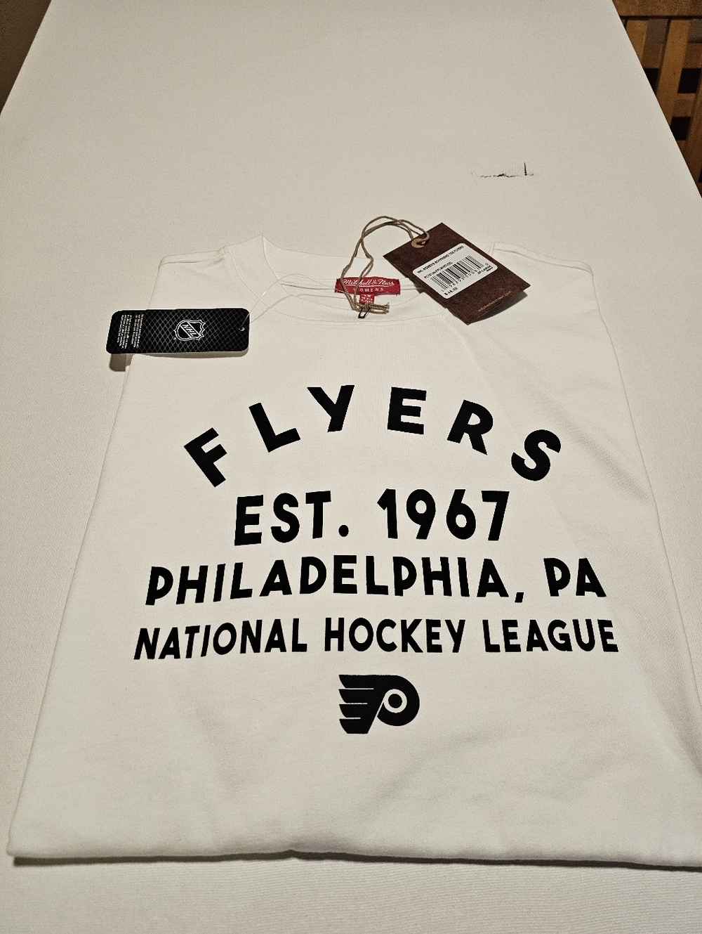 Mitchell & Ness Womens Flyers EST. 1967 Philadelphia NHL White Graphic Tee 2xl